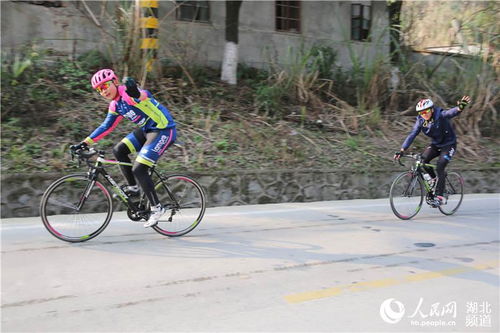 秭归百名户外运动爱好者坝区迎新赛跑 组图